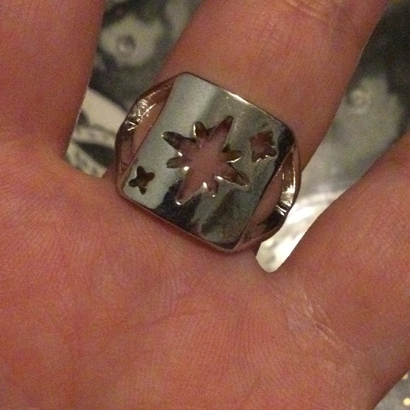 NEW Starburst Cut Out Signet Ring - Picture 3 of 8